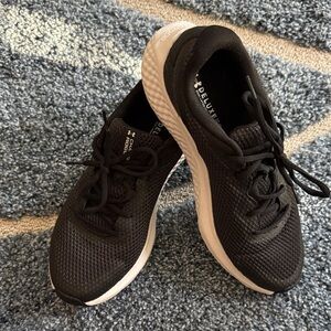 LIKE NEW…UA Charged Rogue 3024888 Black Athletic Sneakers with White Soles